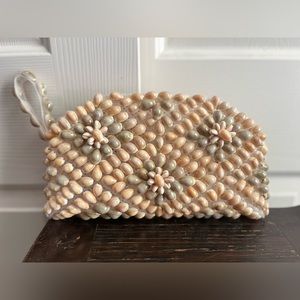 Item 033: EUC Vintage Handmade Puka Shell Clutch